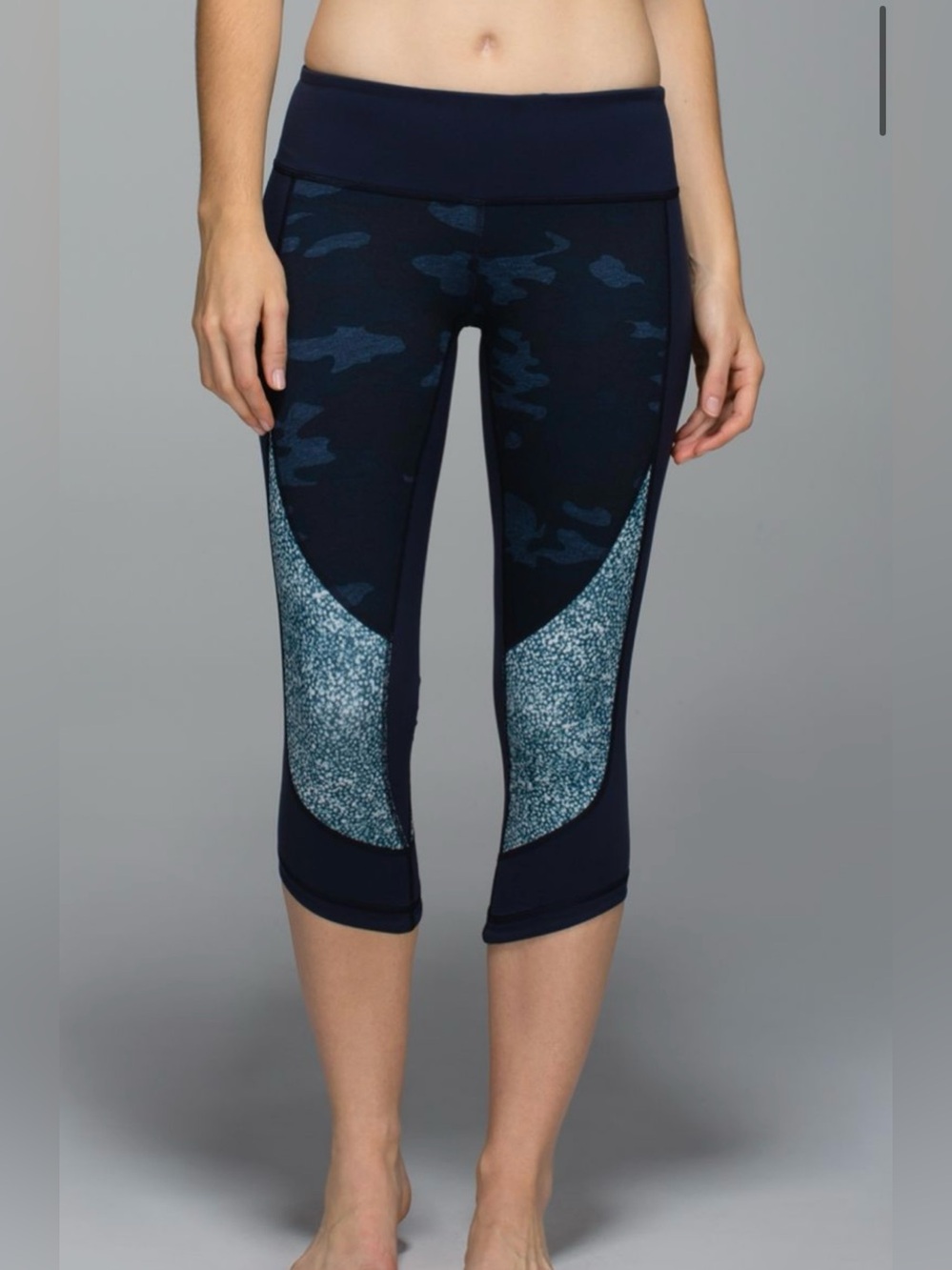 Lululemon wunder under crop leggings women’s 4 blue camo lotus cropped 21”